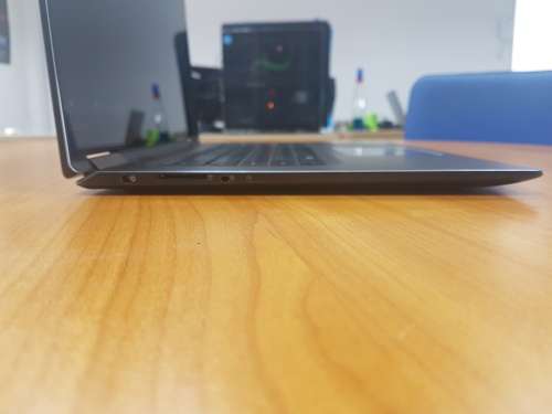 Lenovo Yoga 710 15 - 15.6" FHD Touch - Core i5-6200U up to 2.8Ghz - 8GB - 256GB SSD