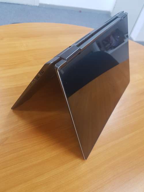 Lenovo Yoga 710 15 - 15.6" FHD Touch - Core i5-6200U up to 2.8Ghz - 8GB - 256GB SSD