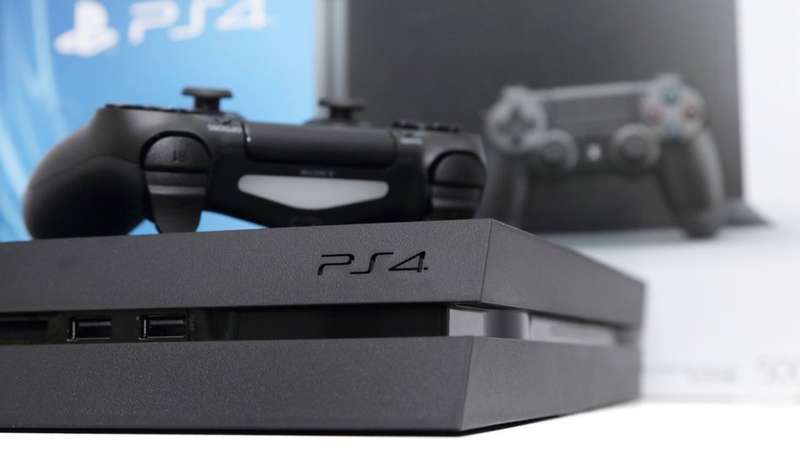 PS4 1TB with Latest FIFA 18 Console 2X LIMITED CONTROLLERS EXCELLENT CONDITION!!!