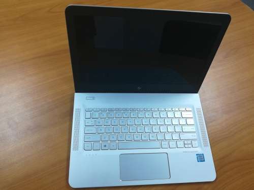 HP ENVY 13-AB000NI I5 7200U, 8GB LPDDR3 SDRAM 256GB M.2 SDD EXCELLENT CONDITION!!!
