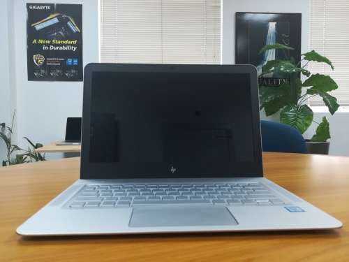 HP ENVY 13-AB000NI I5 7200U, 8GB LPDDR3 SDRAM 256GB M.2 SDD EXCELLENT CONDITION!!!