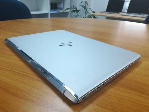 HP ENVY 13-AB000NI I5 7200U, 8GB LPDDR3 SDRAM 256GB M.2 SDD EXCELLENT CONDITION!!!
