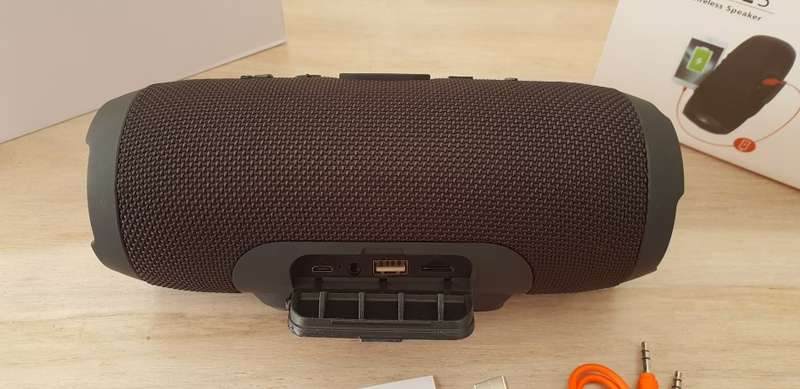 Charge 3 Splashproof Portable Bluetooth Speaker  BRAND NEW SEALED!!!
