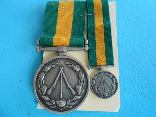 COMMANDO  KOMMANDO CLOSURE Medals - Full Size + Miniature - Rare unissued , unnumbered.
