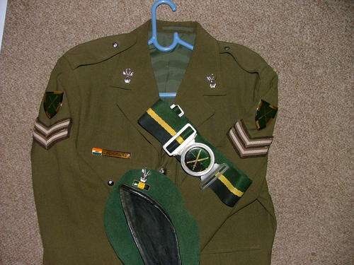INFANTRY TUNIC , BERET and STABLE BELT (RSA bidders only)