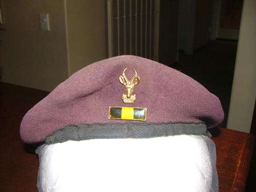 RECCE BERET - 1 Recce Commando till 1975 - Brass Bokkop - size small - well worn - RSA Bidders only.