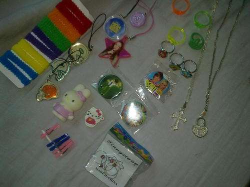 LOT OF GIRLS JEWELRY (ONLY R45 POSTAGE)
