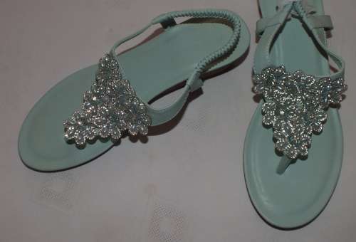 WOW!!! Queenspark size 8 Lady's beautiiful bling Sandles, Band new never been used