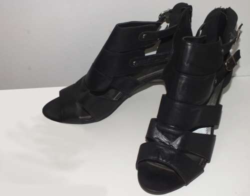 Truworths Size 8 Womans Shoes