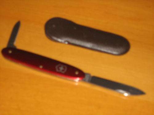 SWISS VICTORINOX POCKET KNIFE WITH POUCH. BEAUTIFULL!!