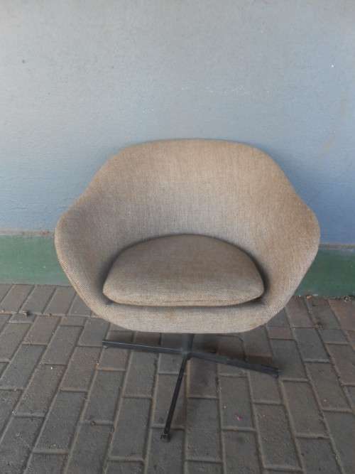 Vintage/ Retro/ Mid Century/ Contemporary Tub Chair (In excellent condition)