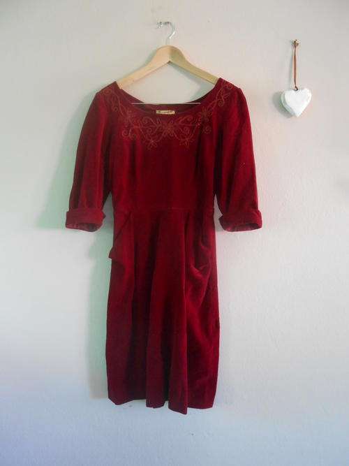 Vintage red Velvelt Feel Mini Dress (European size 42, equivalent is a size 10) Brand: Carmen