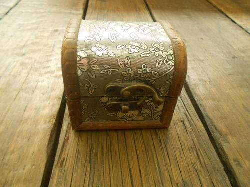 Tniy Jewellery Box (Base 7 x 8cm, 7cm tall)