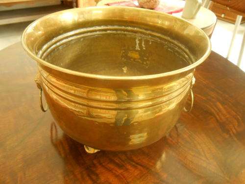 Stunning Shiny Brass pot with Handles (In lovely condition) 19cm diameter, 13cm tall