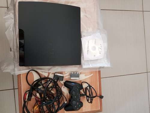 Sony Playstation 3 Black 160GB with DS3 Controller & Games