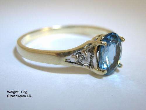 Stunning Solid Gold 9ct Ring with Blue Topaz