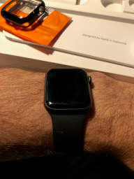 Apple Watch 4 - 40mm Space Grey