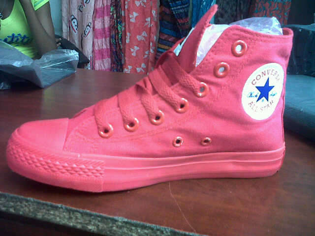 red converse. size 3