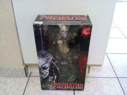 Alien vs Predator... Predator 18" action figure very rare 1/4 scale