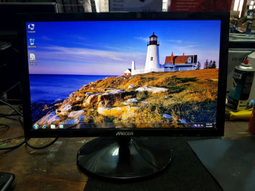 Mecer 19" LCD Screen in | Perfect Condition
