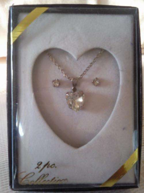 CRYSTAL Jewellery Set - Silver & Diamond Sim Pendant Chain & matching earings in protective gift box