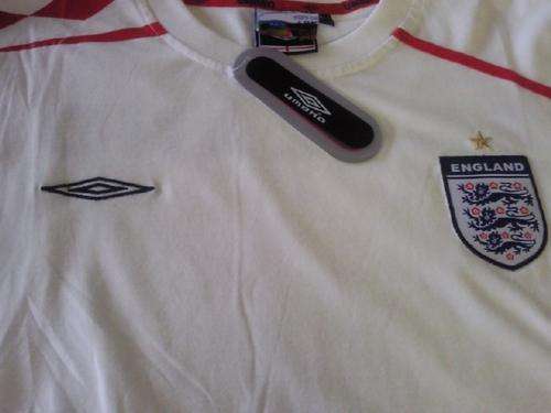 "R395"  - Mens Umbro Official world cup 2010 Mercandise  *Brand New  Genuine*  ENGLAND