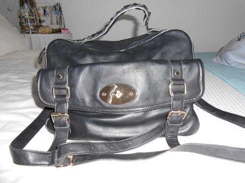 Vikki - Lou Black Handbag (YDE)