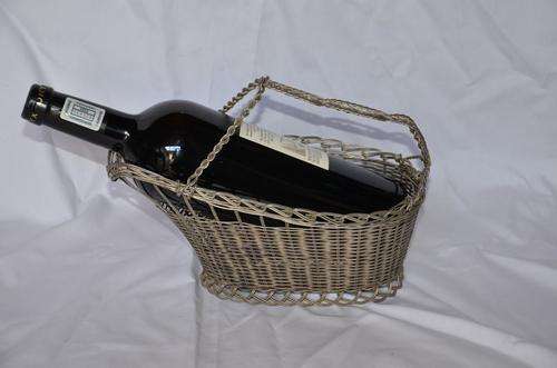 Wire woven wine pourer