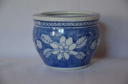 Small white and blue chinese pot *REDUCED*