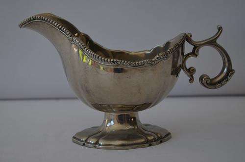 Stunning vintage silver plated gravy boat  *BARGAIN TIME*