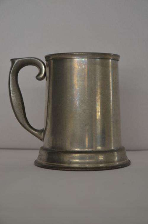 MARKED PEWTER BEER MUG WITH GLASS BOTTOM.