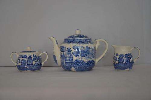 BLUE AND WHITE TEA SET
