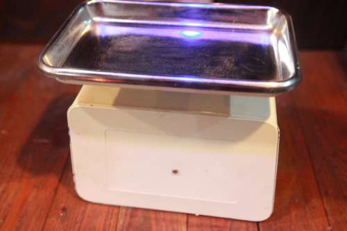 VINTAGE KITCHEN SCALE