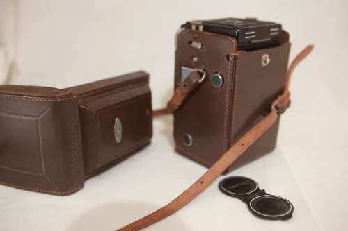 RARE VINTAGE YASHICA-C REFLEX CAMERA IN CASE