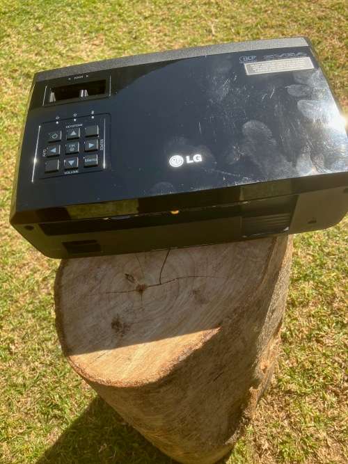 LG BS275 DLP Projector