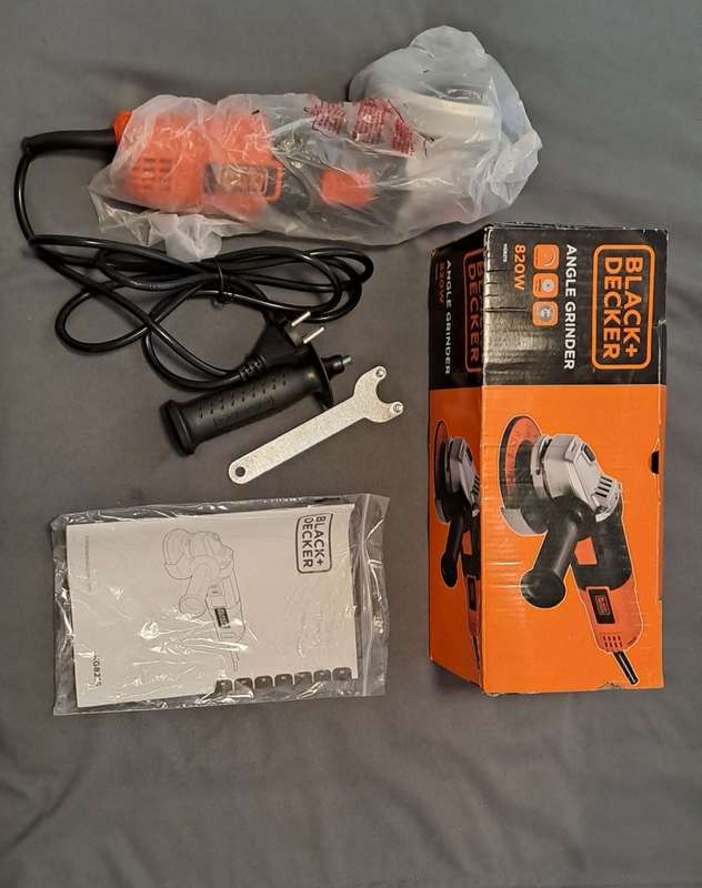 BLACK+DECKER - 820W Small Angle Grinder - 115mm
