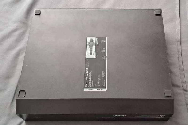 OG Xbox One 500gb (Lady Owned) + LOTS OF EXTRAS