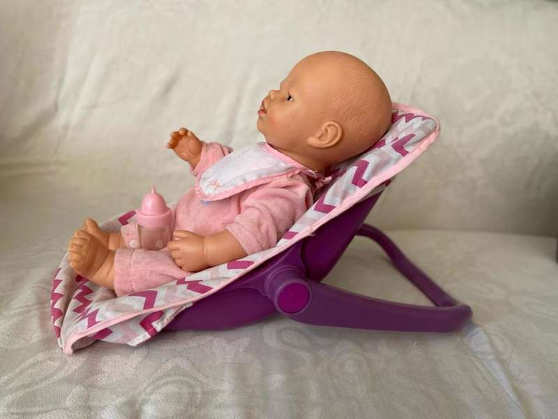 Baby Amore in chair