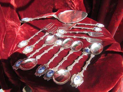 A Set of 6 Silver Plated Spoons, 6 Forks and Cake Lifter.