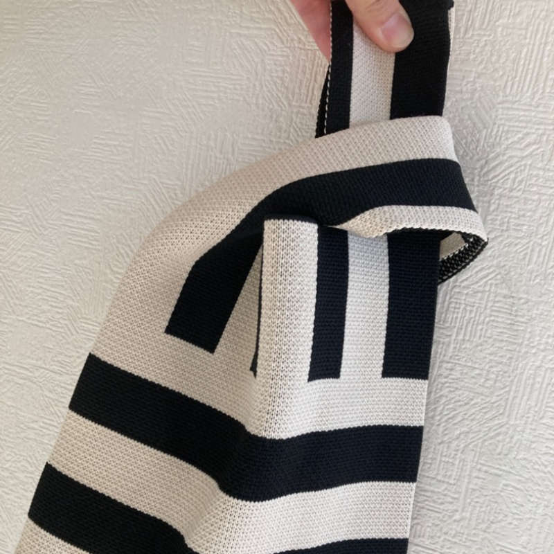 Betty`s Home & Beauty - Soft Knitted Mini Tote Bag