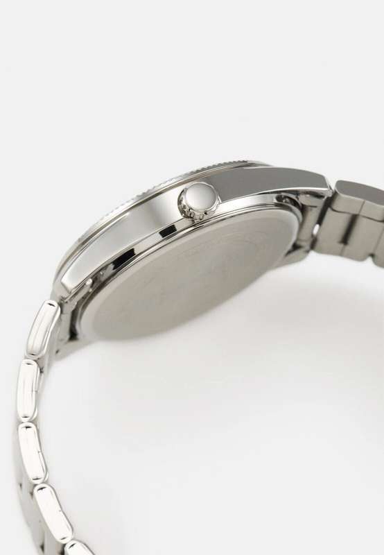 Casio MTP-1302PD-3AVEF Analogue Quartz (38.5mm) Forest Green Sunray Dial / Stainless Steel Bracelet
