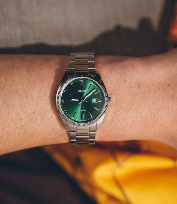 Casio MTP-1302PD-3AVEF Analogue Quartz (38.5mm) Forest Green Sunray Dial / Stainless Steel Bracelet