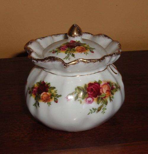 Royal Albert Dorothy Pot