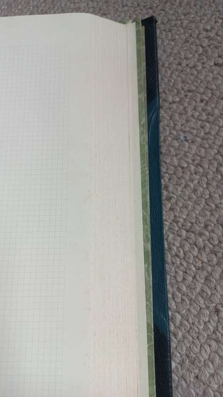 Lovely new " The utile hinged leaf album " Start a new collection !!!