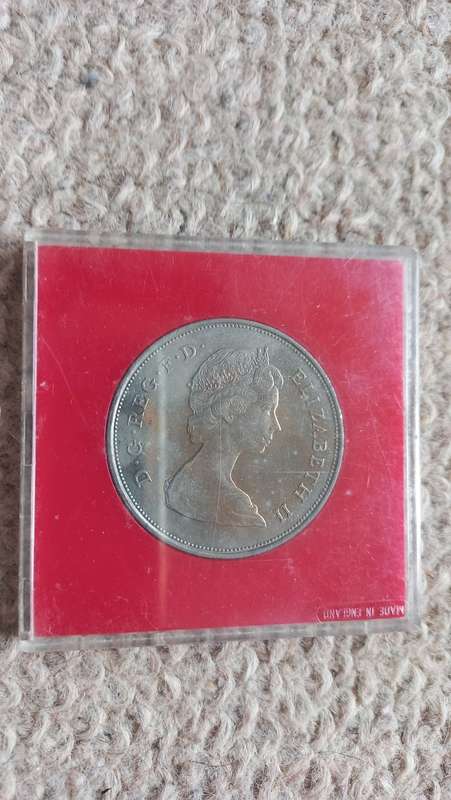 LADY DI 1981 COMMEMORATIVE CROWN MEDALLION IN ORIGINAL BOX !!