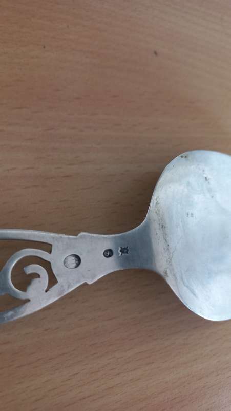 BEAUTIFUL  THREE HALLMARED SILVER TATR/CAKE LIFTER 59grams !!!