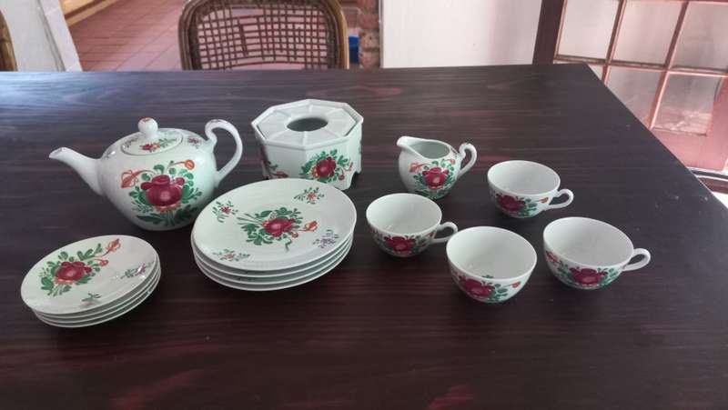 A BEAUTIFUL AUSTRIAN PORCELAIN TEA SET-NO CHIPS ALL PERFECT NB NB READ BELOW