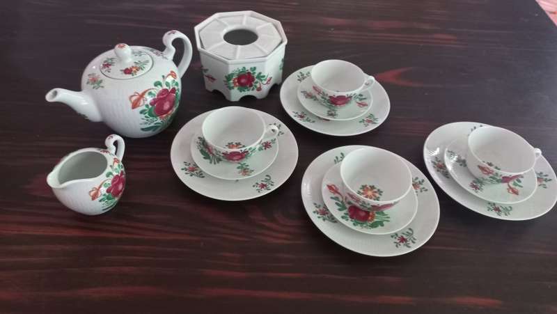 A BEAUTIFUL AUSTRIAN PORCELAIN TEA SET-NO CHIPS ALL PERFECT NB NB READ BELOW