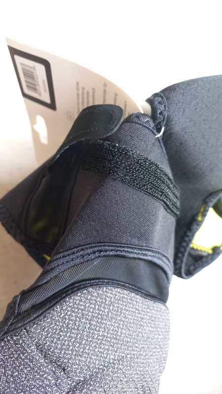 BRAND NEW IMPORTED KNEE PADS MADE BY " SPINLOCK " IN THE U.K.