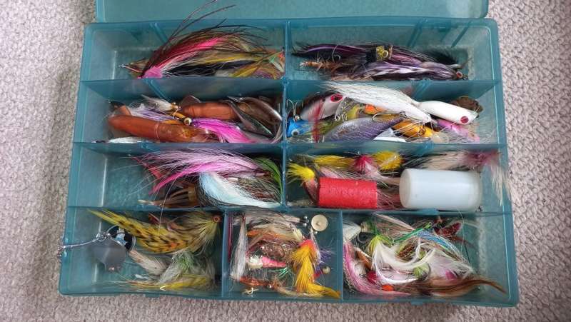 VERY EXPENSIVE LOT OF MORE THAN 100 FISHING FLIES MOSTLY SUPERB AND FOR SALT WATER